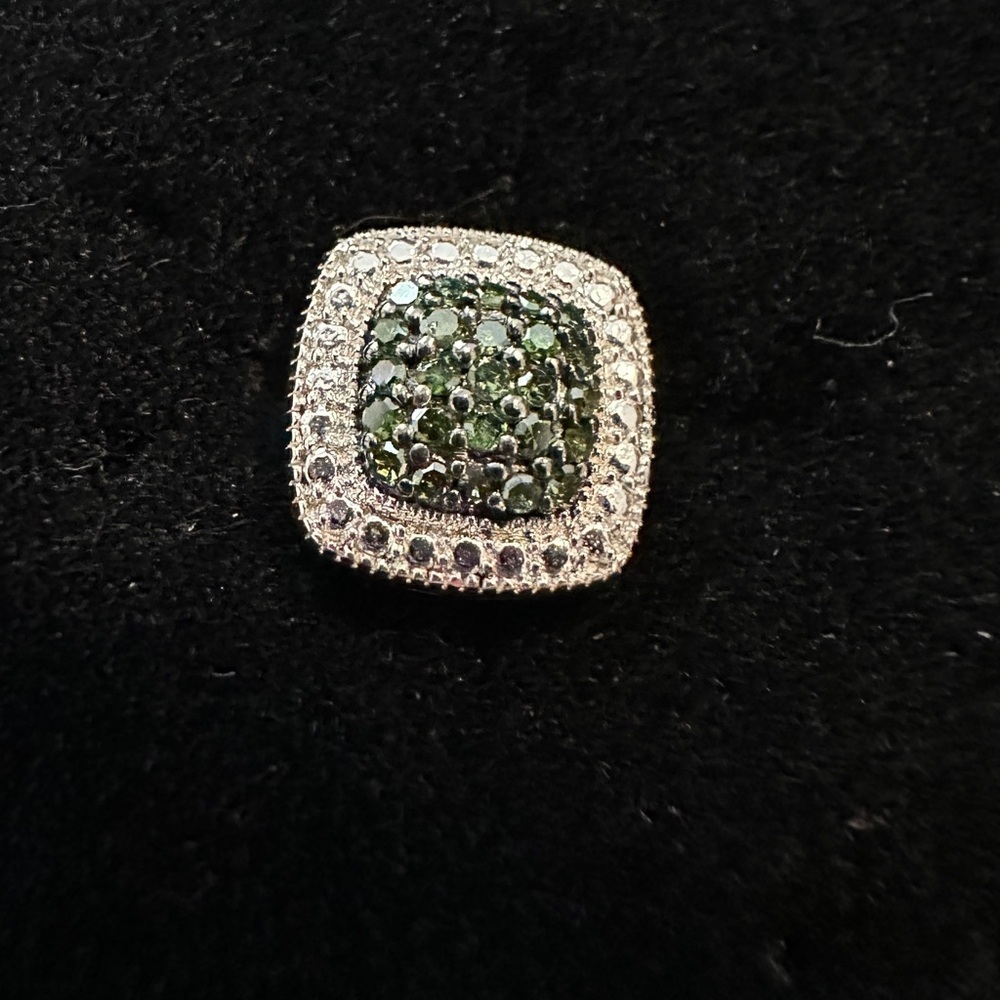 Green Diamond cushion style stud pierced earrings - Picture 5 of 5